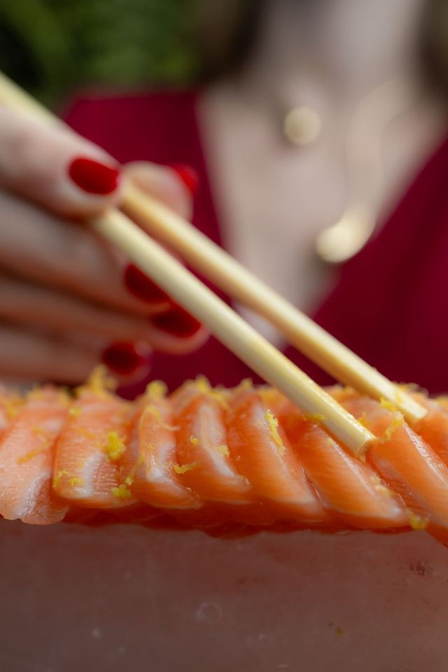 S24. Salmon Sashimi (4 pcs)