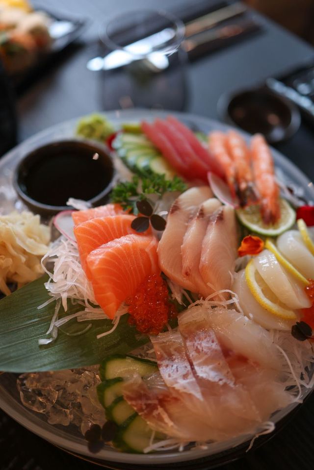 S25. Mixed Sashimi
