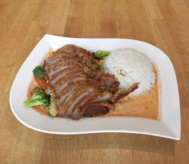 M16. Crispy duck with rice and vegetables