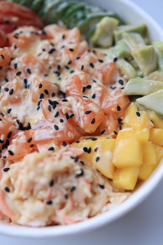 B27. Salmon & Mango Bowl